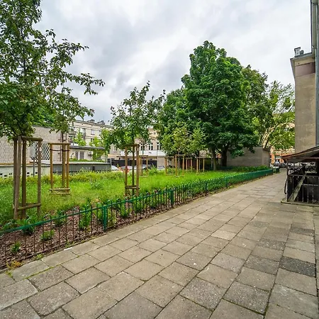 Dzielna Standard By Bookinghost