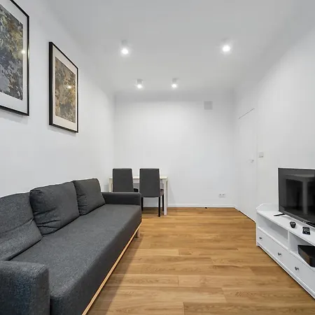 Dzielna Standard By Bookinghost * 华沙